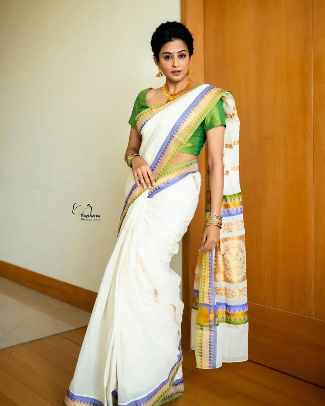 Priyamani In South Indian Traditional White Saree Green Blouse